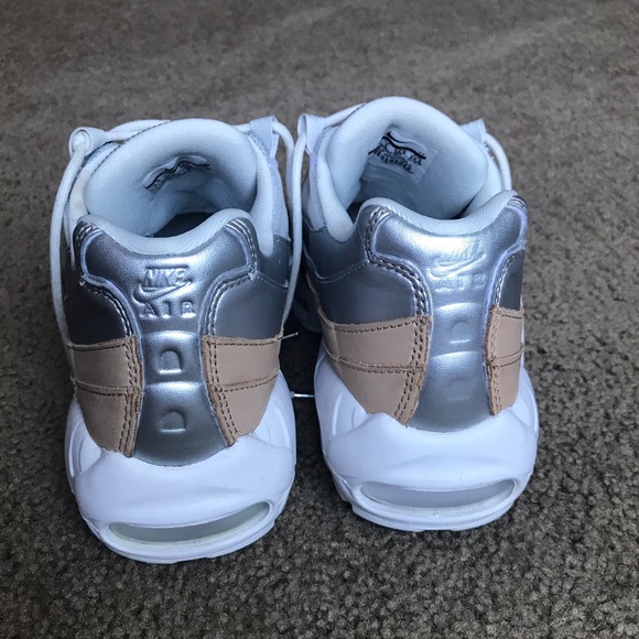 Nike Women’s Air Max 95 Se Trainers Shoes Sz 7.5 - Picture 6 of 8